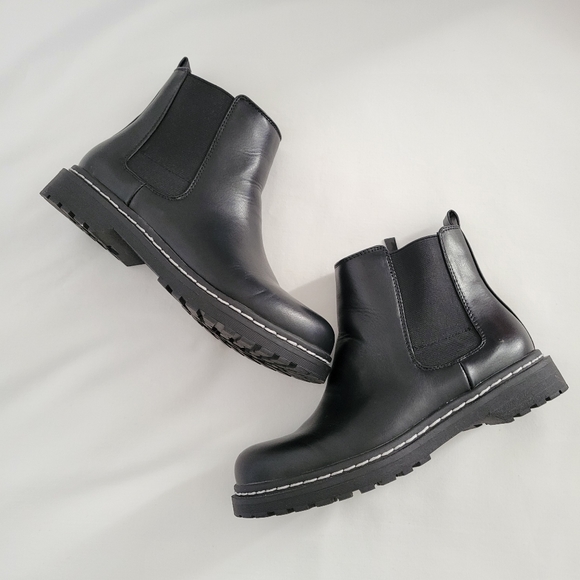 Torrid || 7.5 WW Black Faux Leather  Chelsea Lug Sole Bootie - Picture 6 of 11